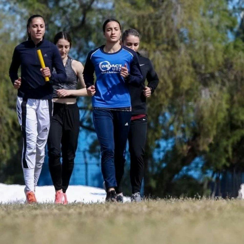 Ορεξάτα μπήκαν στο προπονητικό καμπ τα μέλη των Εθνικών μας ομάδων σκυταλοδρομίας (pics, vid) runbeat.gr